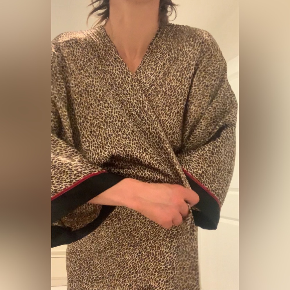Secret Treasures Satin Robe - Picture 5 of 6